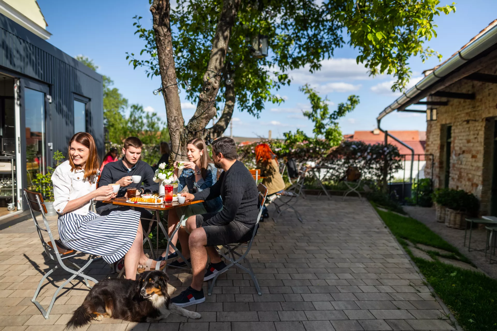 Dvorek, autor: Oldřich Hrb